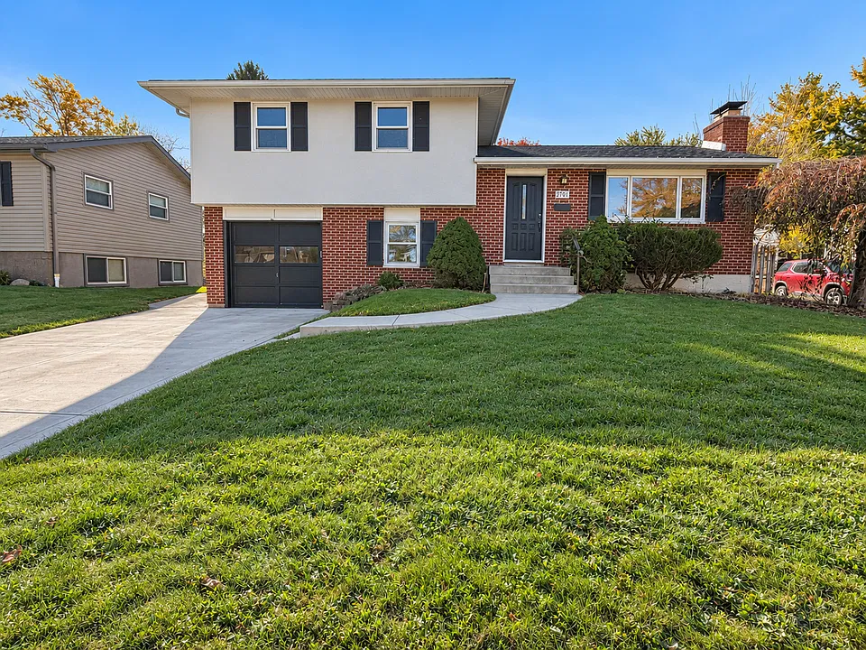 2701 Dennis Ln