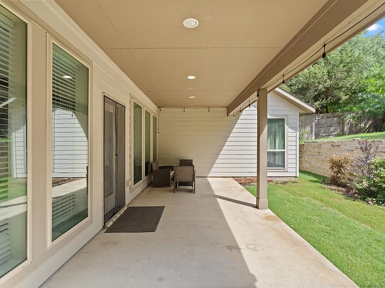 180 Santa Maria St — Photo 32