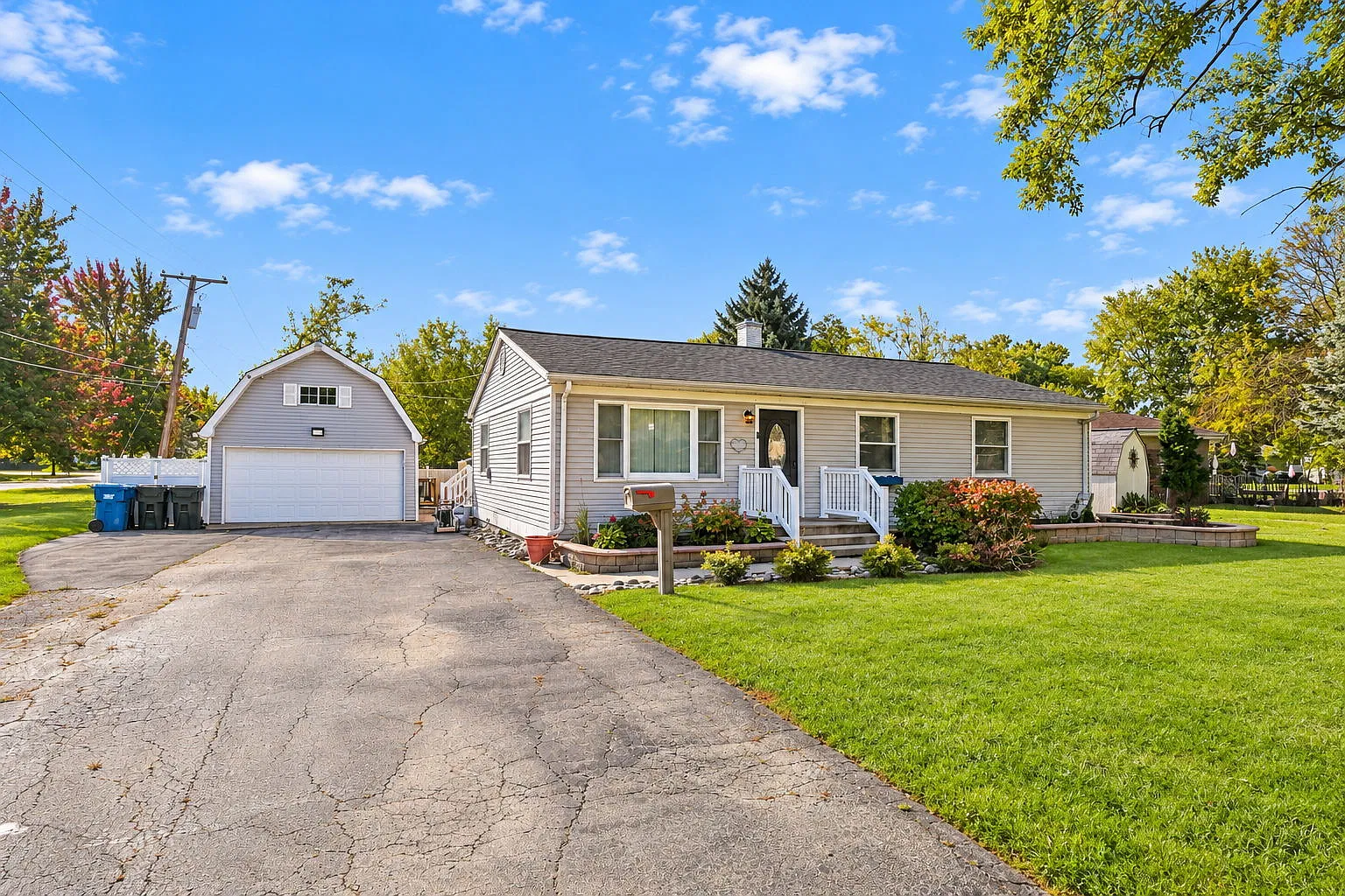 3 bed, 1.5 bath, 1550 sqft, $2,600 — Photo 3
