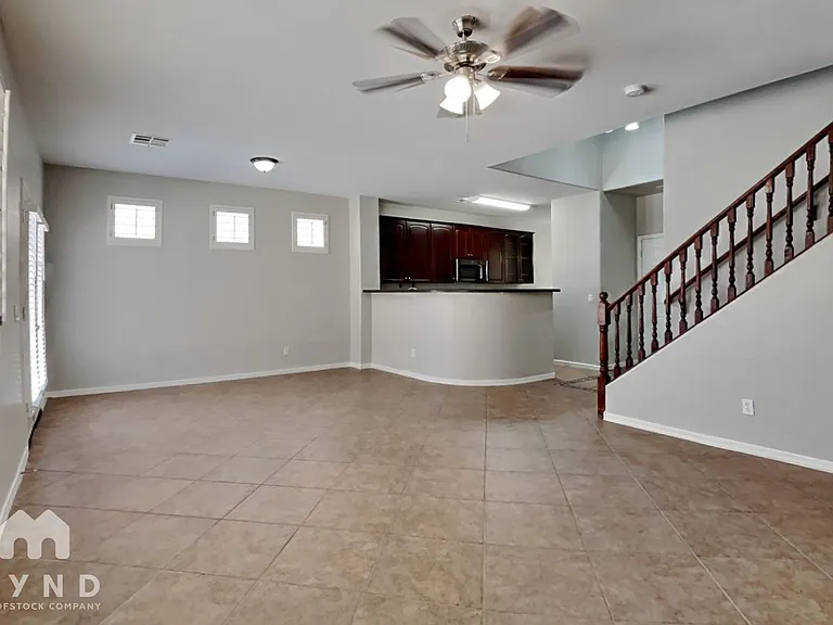 17524 W Mandalay Ln — Photo 2