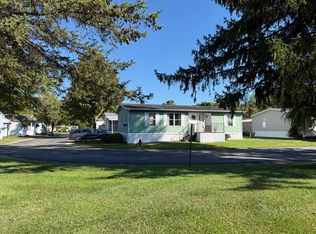 19 Seneca Ln, Manchester, NY 14504