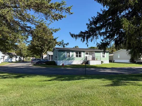 19 Seneca Ln, Manchester, NY 14504
