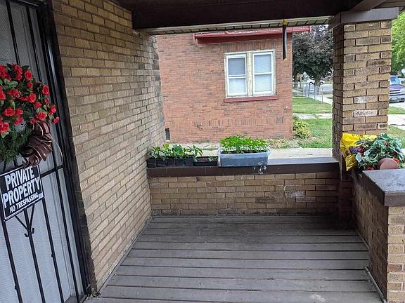 4th image of 1323 Clover Ave