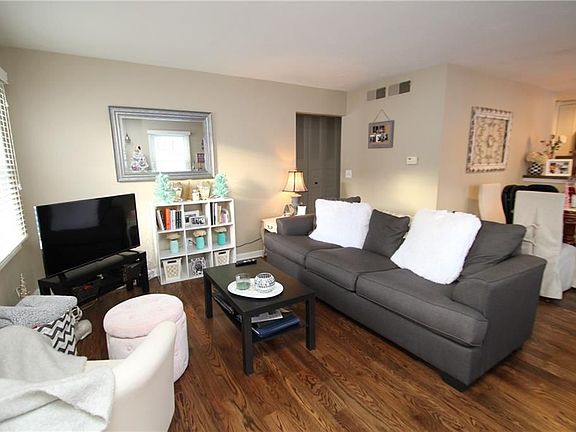 4th image of 9 Heron Way S
