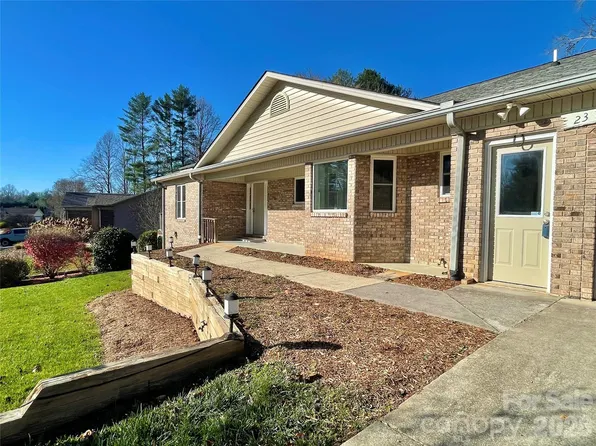 23 Saint Andrews Dr, Etowah, NC 28729
