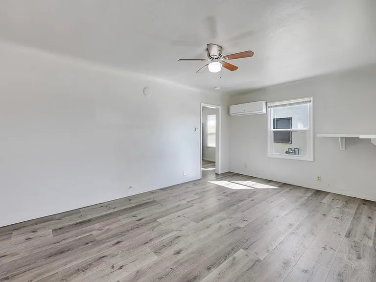 328 Birdwell St — Photo 2