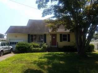 16 Walton St, Brentwood, NY 11717