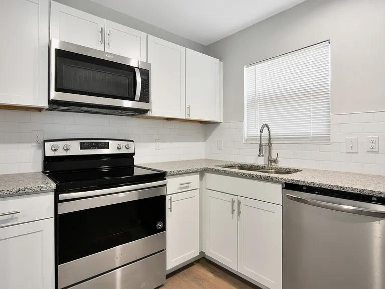 6205 Lovett Ave #L — Photo 16