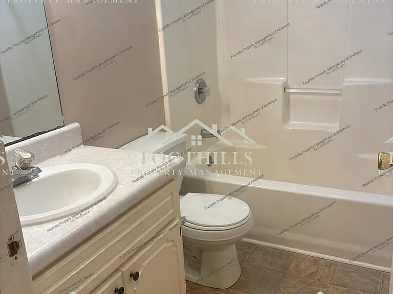 107 Ashton Ln — Photo 8
