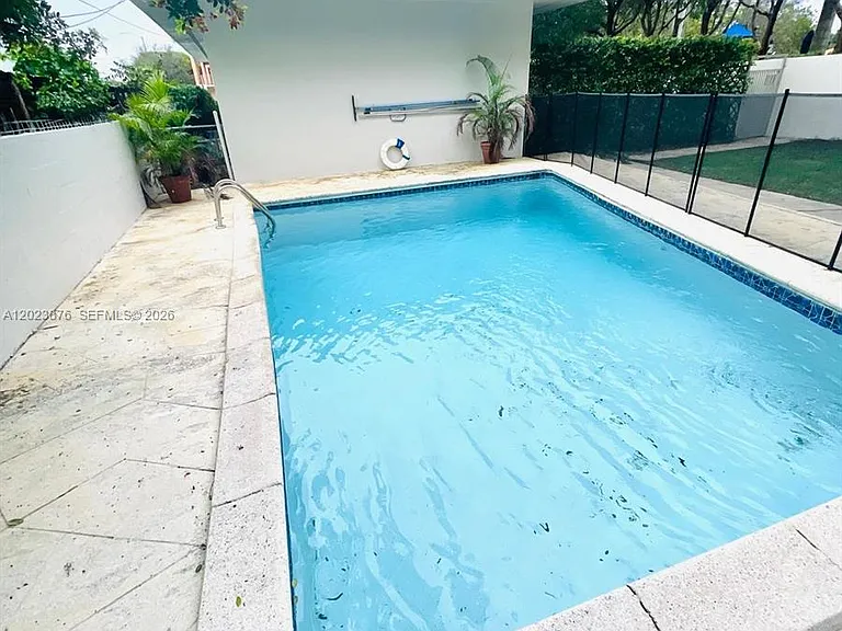 1020 SW 36th Ct — Photo 8