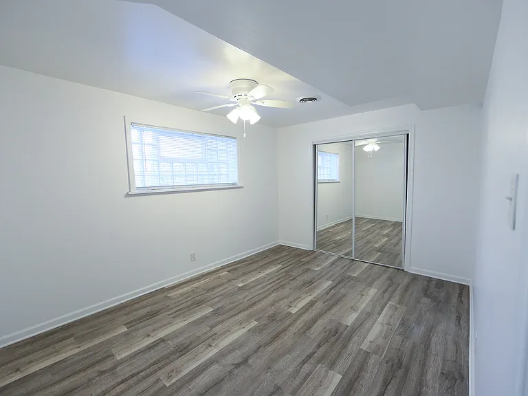 10FT X 15FT : BEDROOM 2