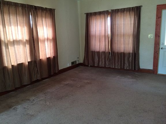 3rd image of 103 W Avenue I