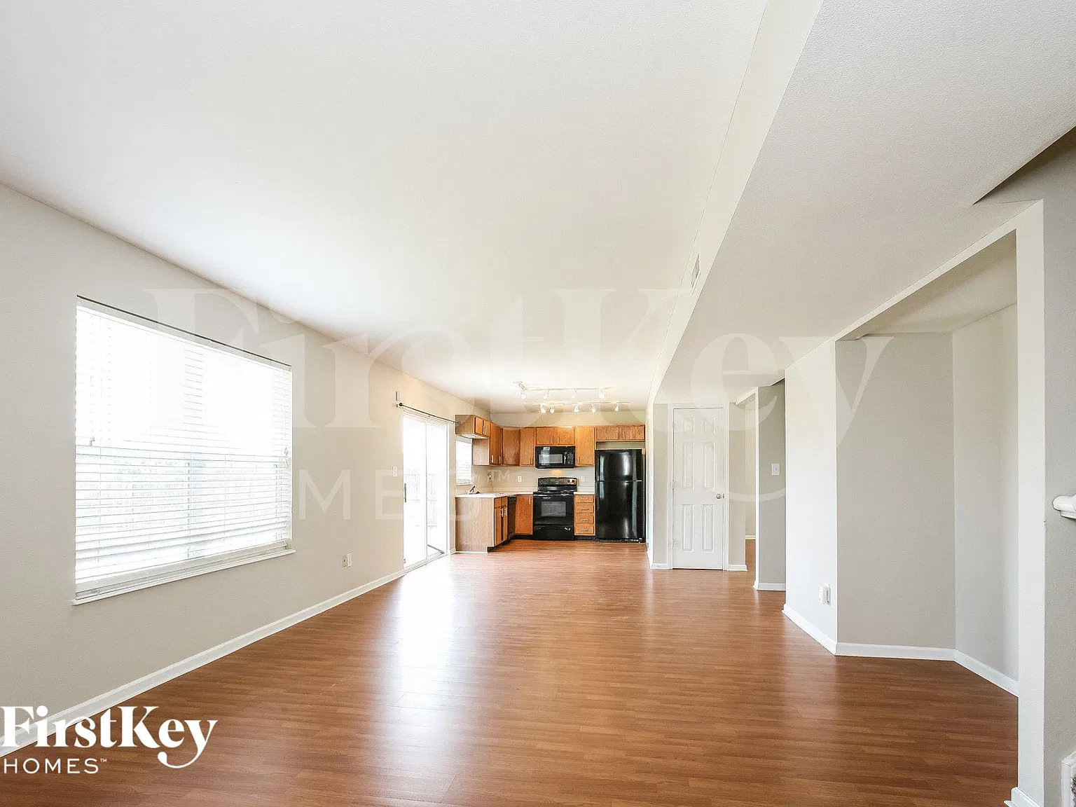 4 bed, 3.0 bath, 1704 sqft, $2,155 — Photo 3