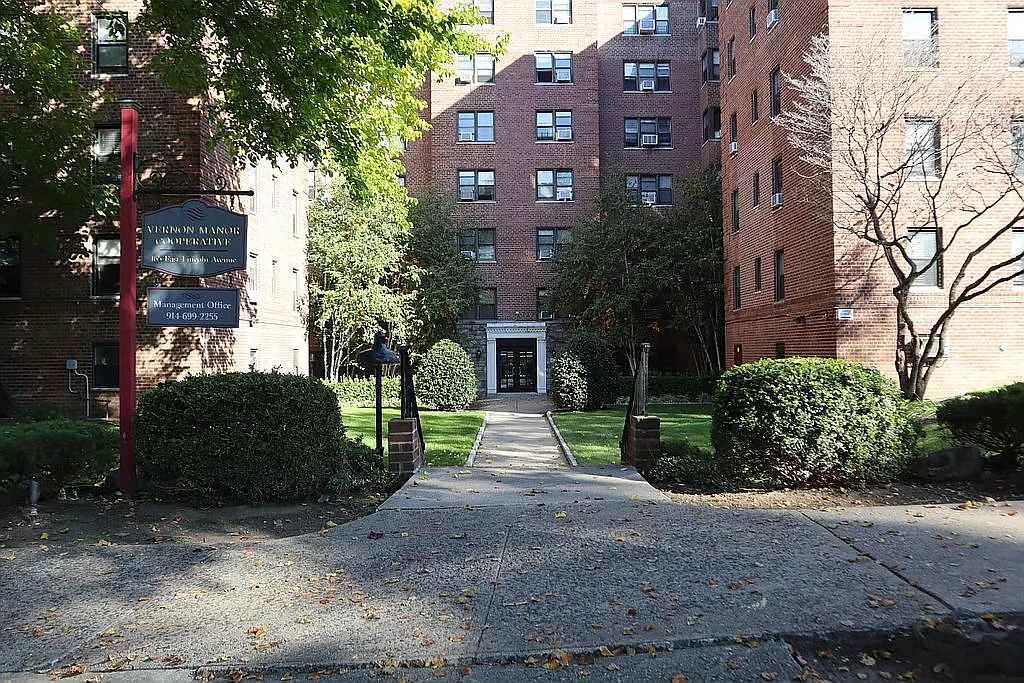 465 E Lincoln Ave photo 1