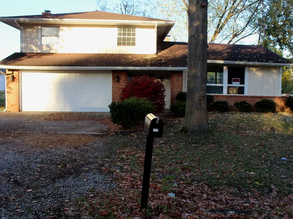 721 Palace Dr, Pinckneyville, IL 62274