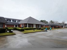 Colonial Lodge Apartments