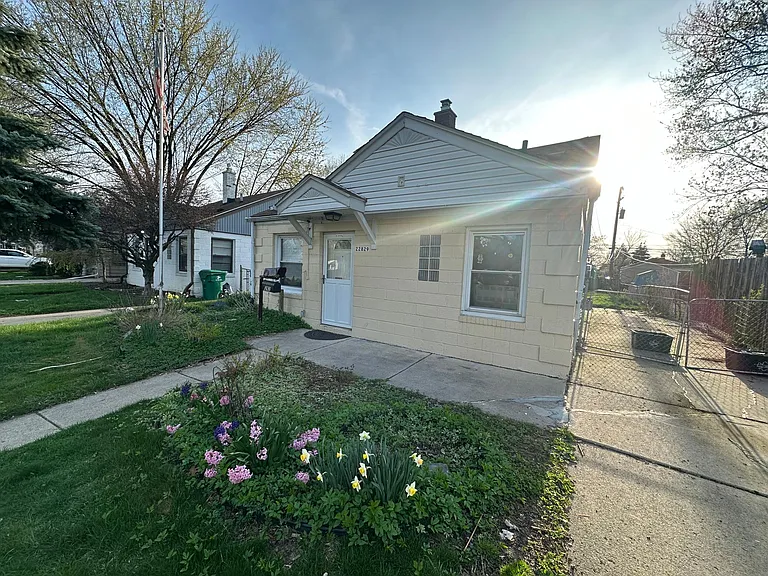 22829 Rosalind Ave — Photo 1