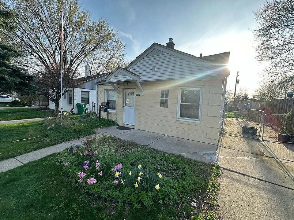 22829 Rosalind Ave