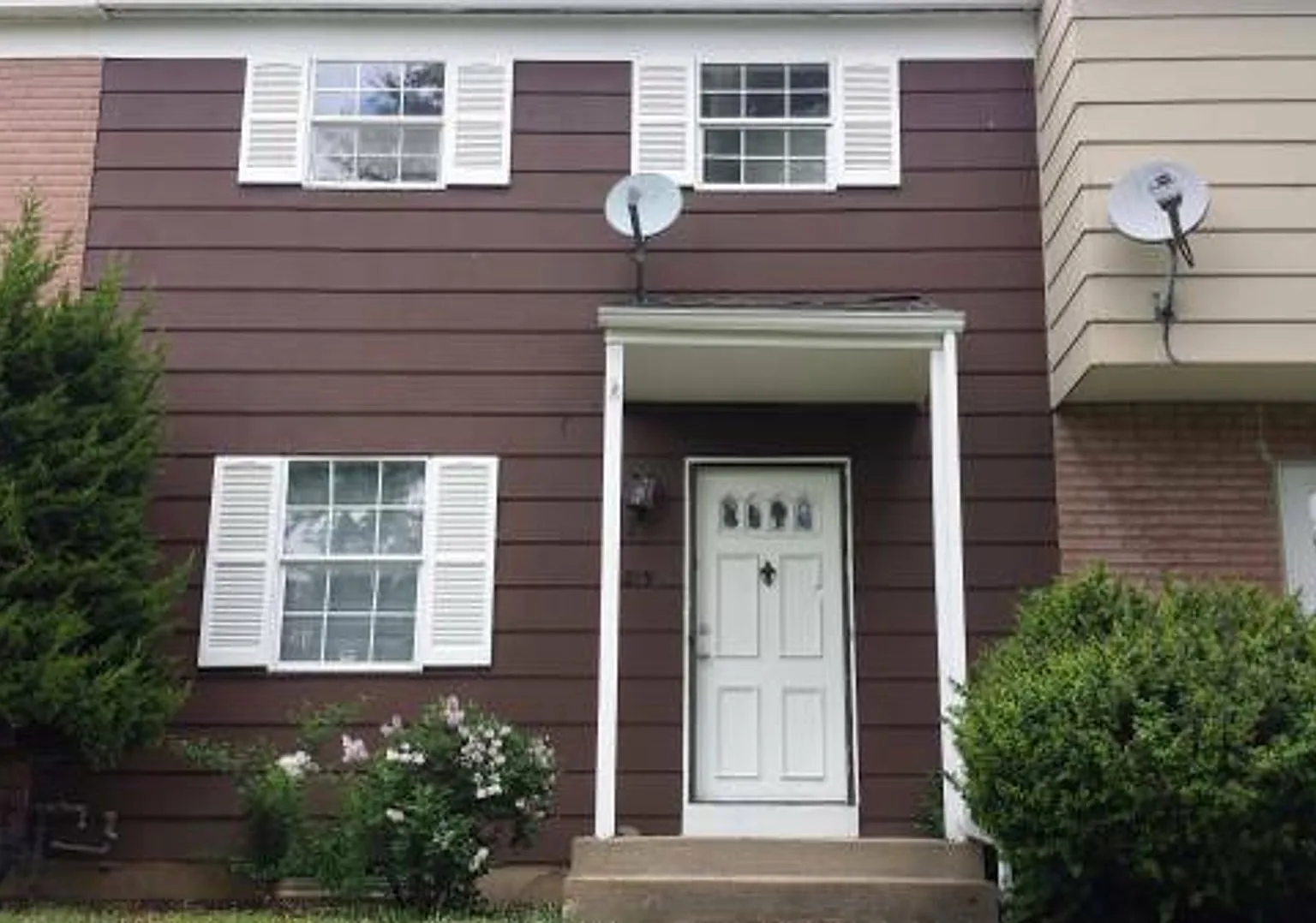 Newly Renovated Town Home in Grandview — Photo 1