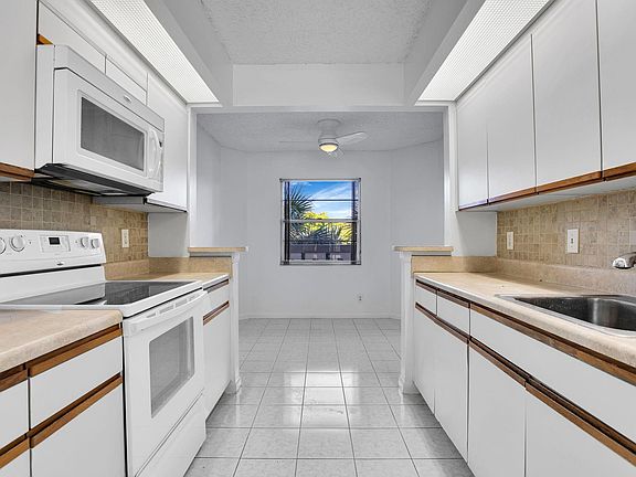 3rd image of 1801 Eleuthera Pt #G3