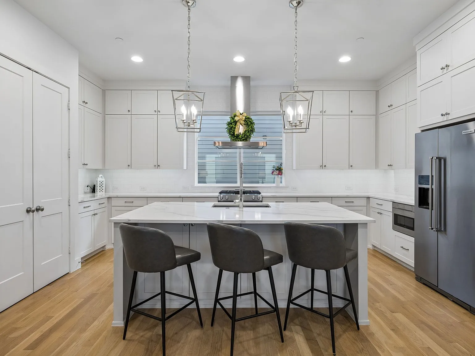 2 bed, 2.5 bath, 1888 sqft, $4,500 — Photo 4