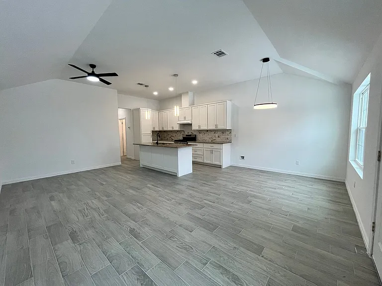 5706 Howell St #A — Photo 7