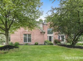 49 Fox Point Ct NE, Ada, MI 49301