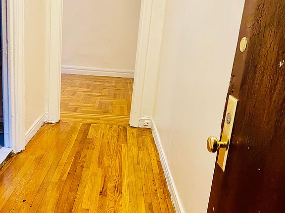 3rd image of 25 E Mosholu Pkwy N #4