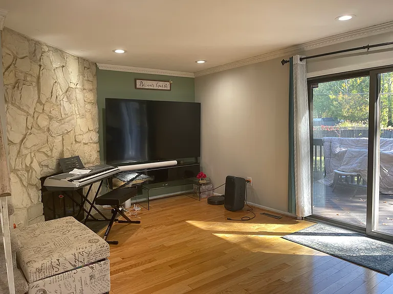 16 Iris Ct — Photo 3