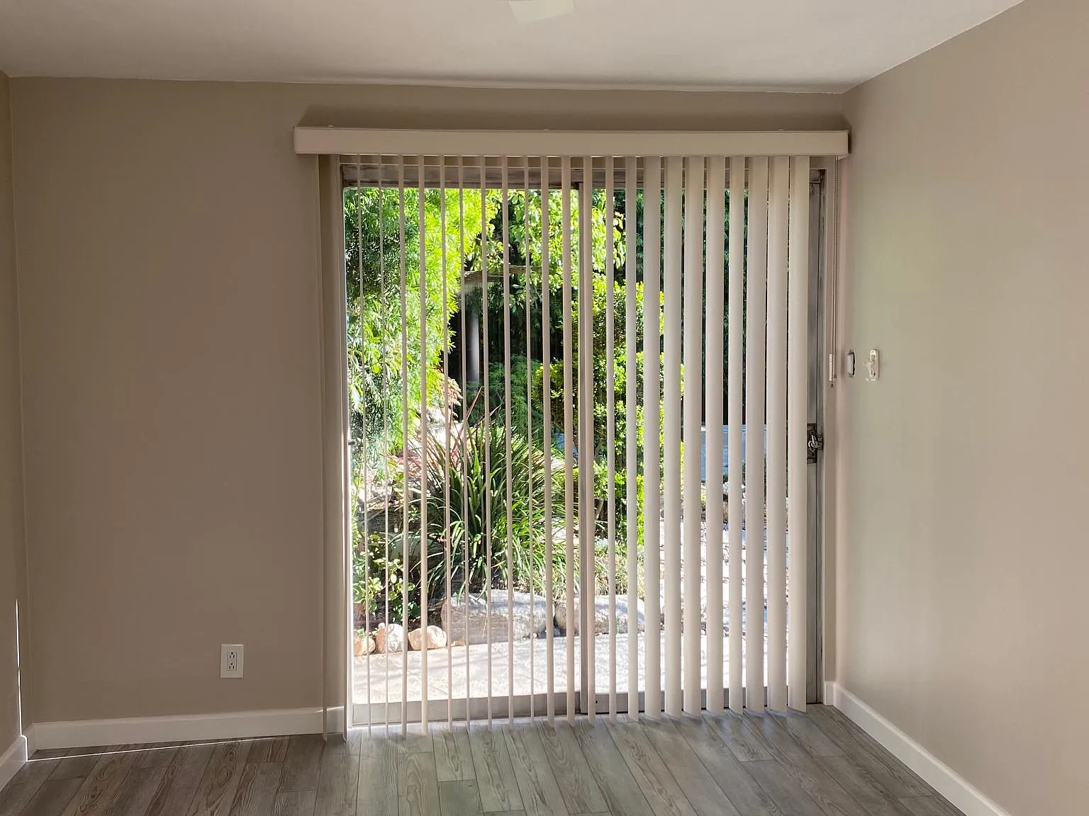 Studio, 250 sqft, $1,300 — Photo 4