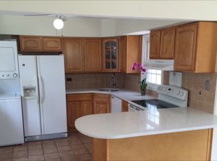 28 Quarry Ln, Levittown, NY