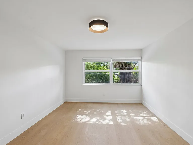 The Oaks Apartments — Photo 58