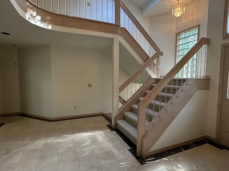 6739 Arlington Dr — Photo 11