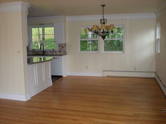 Open floorplan, hardwood floors