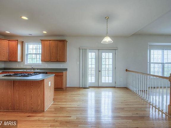 5th image of 9 Regal Ct