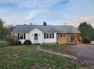 220 Pickett Rd, Plainfield, CT 06374