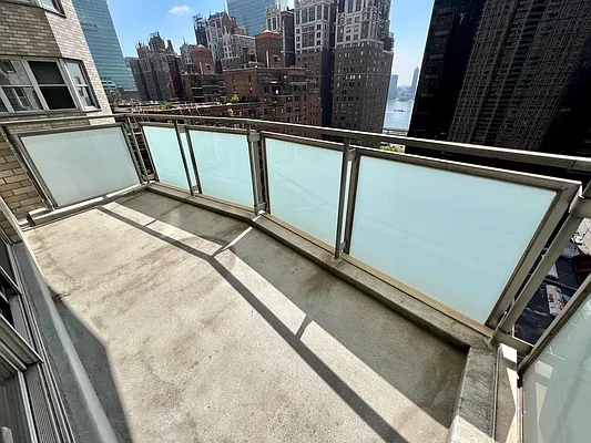 Rented by Takashi Yoneta, LREB | media 1