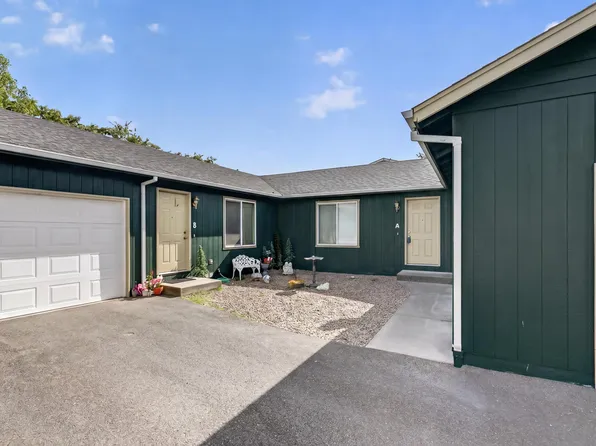 1232 W Harbeck Rd, Grants Pass, OR 97527