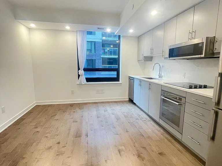 340 Queen St #408 — Photo 16
