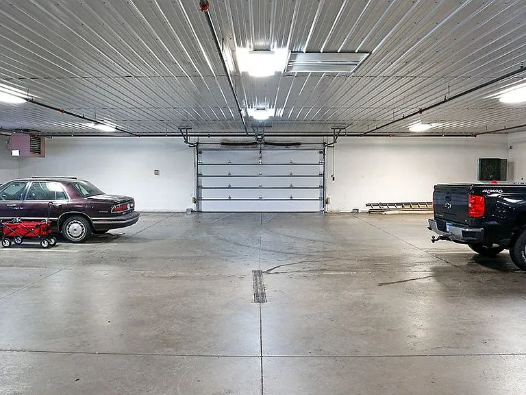 STERLING HEIGHTS — Photo 15