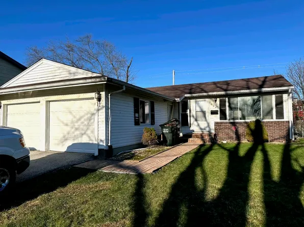 824 Blackhawk Dr, University Park, IL 60484