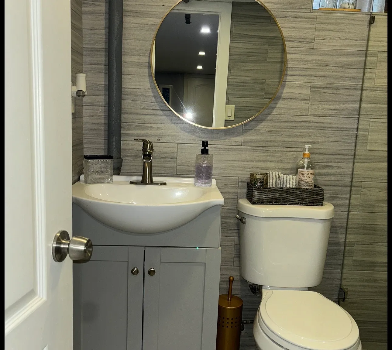 Studio, 750 sqft, $2,225 — Photo 3