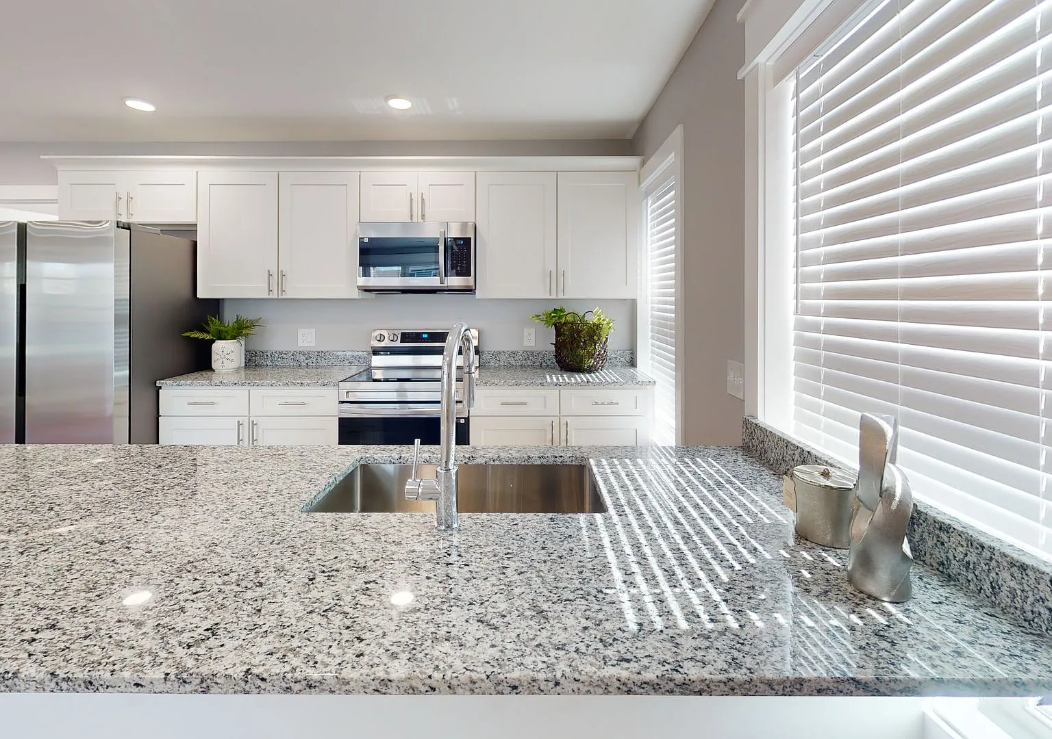 Waitlist for Aug2027Jul2028 Now Open! |5BR/5BA in Fort Sanders | Walk to UTK | Student Friendly — Photo 3