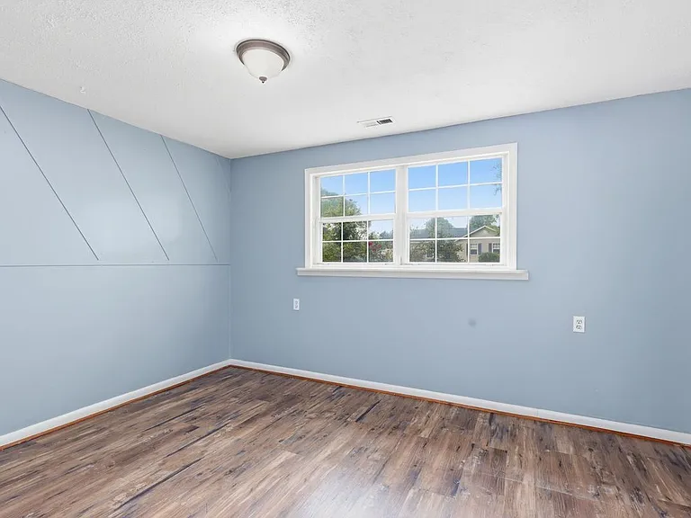11259 Edgewood Dr — Photo 17