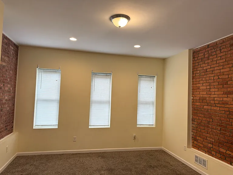 1511 N Eden St — Photo 15