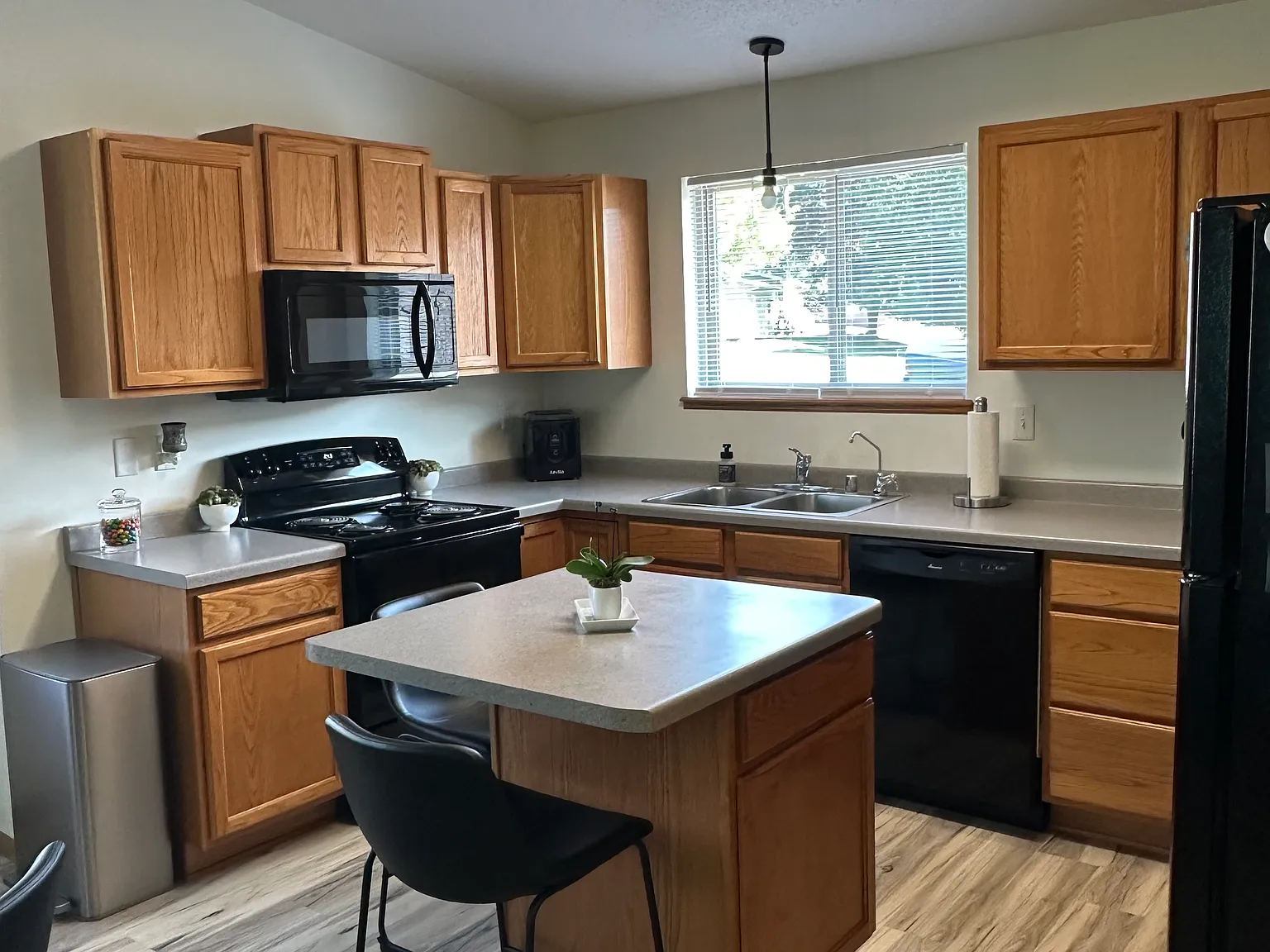 3 bed, 1850 sqft, $1,925 — Photo 4