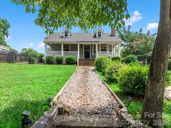 143 Broadway Ave, Tryon, NC 28782