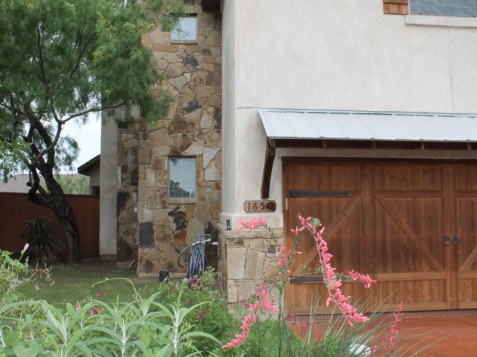 3 bed, 2.5 bath, 1890 sqft, $2,800 — Photo 3