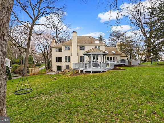 5th image of 217 Ravenscliff Rd
