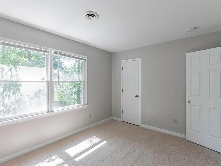 8915 Castle Point Dr — Photo 23